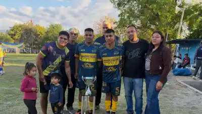 El Carnavalero perdió en su cancha, pero lo que pasó antes le puso la copa en las manos