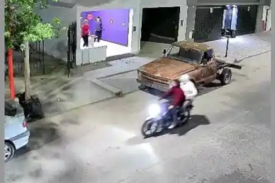 A plena luz de la tarde, dos motochorros no dudaron en atacar a una nena de 11 años en su propia casa