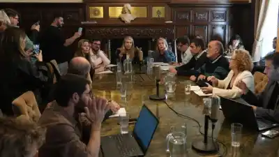 Uber quiere sentarse en el Concejo y advierte por un artículo que podría complicar la legalización