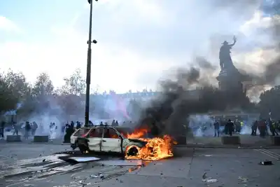 Francia se blinda: toques de queda y manifestaciones prohibidas tras noches de saqueos
