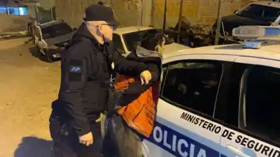 Un vecino lo retuvo en plena calle y la Policía lo demoró: qué había pasado minutos antes