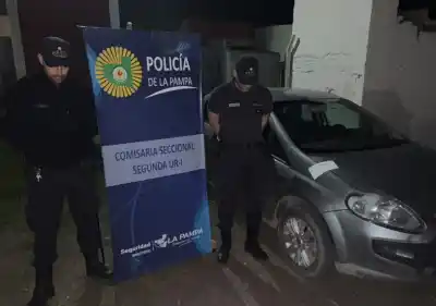 Un auto gris, adoquines en el baúl y una obra: lo que encontraron en Chaco y las vías