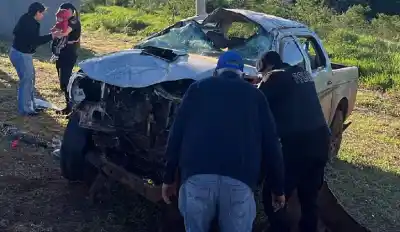 Una camioneta se fue de la ruta en El Soberbio: dos de los cinco ocupantes salieron sin un rasguño