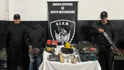 La mochila que llevaba un joven en la noche del domingo no pasó el control policial