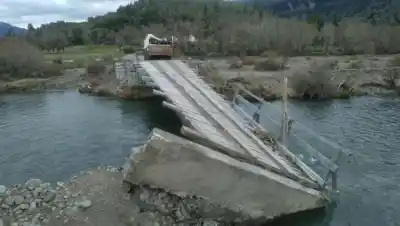El río se llevó el puente a Tronador y ahora evalúan una estructura militar para reabrir el camino