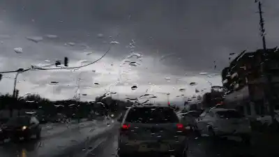 Chubut pasa del sol a la lluvia: las ráfagas de 69 km/h que llegan a la costa