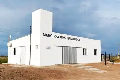 El aula vacía de El Arañado que ahora huele a leche: lo que se armó adentro de la escuela