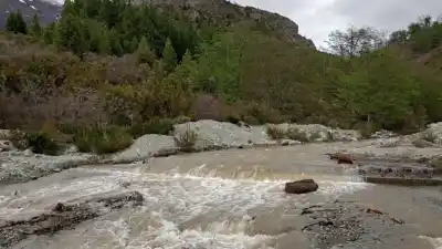 El río Ñireco bajó, pero en Bariloche todavía no pueden abrir la canilla normal