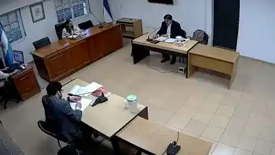 Cortaban el alumbrado en Cipolletti, pero la policía ya los tenía en la mira: uno no sale hasta noviembre