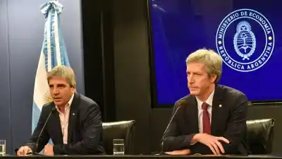 La Justicia ahora apunta al banco donde trabajaron Caputo y Bausili: qué debe entregar sobre el oro