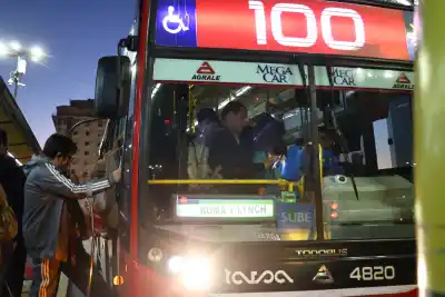 Desde las 22, el 50% de los colectivos que cruzan a Capital dejará de pasar
