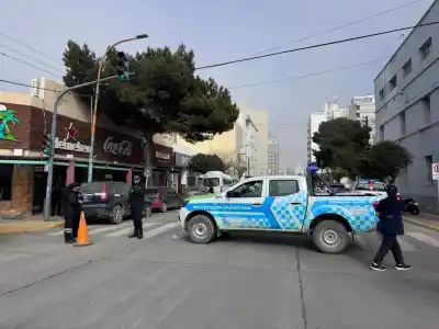 Tensión en pleno centro de Comodoro: el operativo que paralizó la zona del hotel