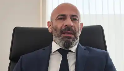Massoni calienta el 2027 en Trelew y apunta directo contra Merino