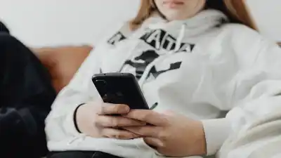 Santa Fe quiere multar a los que fabrican fotos íntimas falsas con IA: hasta la posesión entra en la mira