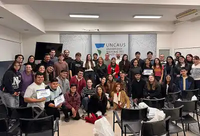 Estudiantes chaqueños compitieron 28 horas sin dormir y uno de sus inventos quedó 5º en el país