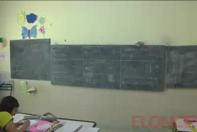 En Bajada Grande juntan cartones y mates para cambiar algo que todos los días complica las clases