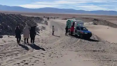 21 docentes rumbo a las escuelas de la Puna y un camino que desapareció bajo la arena
