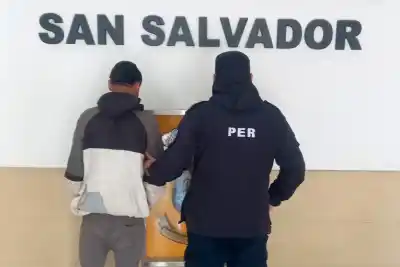 Deambulaba entre los vagones del tren en San Salvador: lo que la Policía descubrió al identificarlo