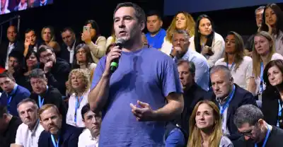 Luque junta a tres pesos pesados del peronismo en Comodoro: de qué se va a hablar
