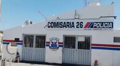 Llegó morado a la comisaría y sin poder respirar: el policía que lo recibió hizo algo clave