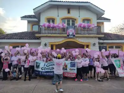 Iguazú se tiñe de rosa: la caminata que termina con un abrazo al hospital