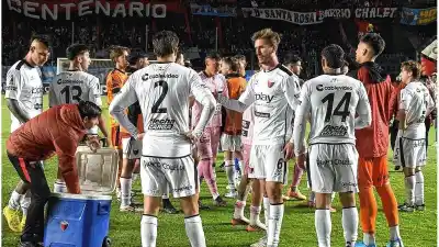 Colón tenía el arco cerrado hace cuatro partidos, pero en 12 minutos se le vino el mundo abajo