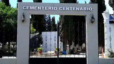 Cerraron el municipio de Centenario: lo que encontraron dos empleadas del cementerio