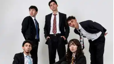 Cinco músicos, actores en escena y regalos en vivo: la banda mendocina que no repite un show