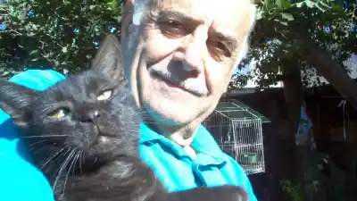 La exempleada que cuidaba a un jubilado de 84 años terminó acusada de matarlo: qué encontró la policía en su casa