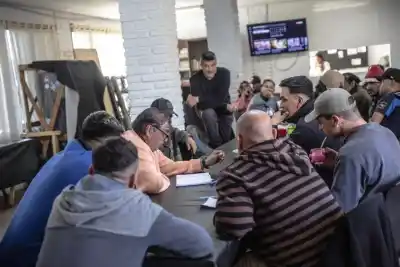 Escribieron sus historias en un refugio y terminaron publicando un libro: cómo conseguirlo