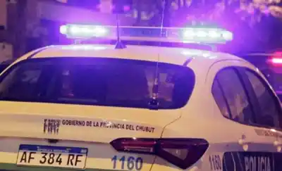 Iba caminando por la calle Trevelin a las 4 de la mañana: lo que pasó después terminó en el hospital