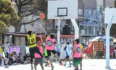 Madryn reunió a universitarios de la región en una jornada a puro deporte en la playa