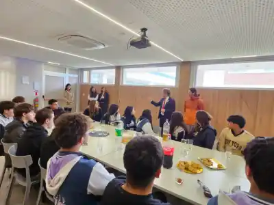 Alumnos de Bell Ville entraron a una fábrica y se llevaron una sorpresa: qué vieron adentro
