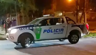 Invitó a un desconocido a tomar algo en su casa de Bariloche y al despertar faltaba la camioneta