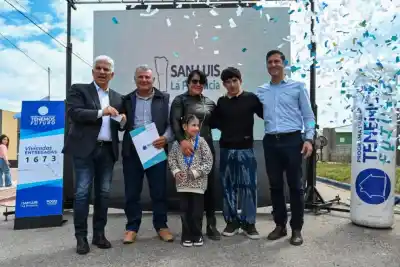 Después de años de espera, seis familias de Zanjitas abrieron una puerta que ya era suya