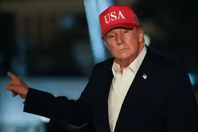 Trump redobla la apuesta electoral con una ley que exige pasaporte para votar
