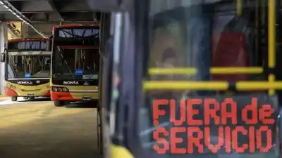 Cuatro cámaras de colectivos amenazan con frenar 88 líneas del AMBA: la reunión que define todo
