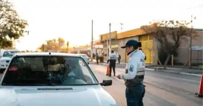 Manejaba alcoholizado en Caucete y tiró un nombre pesado para zafar de la policía