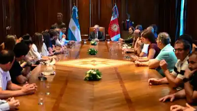 Una visita sorprendente en Casa de Gobierno: lo que planean estos médicos de élite