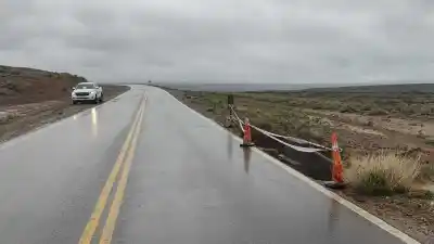La lluvia abrió un pozo en la Ruta 40 y Vialidad pidió extremar cuidados en un tramo clave