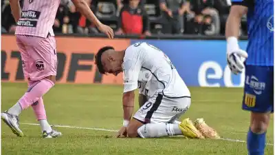 Colón tuvo la pelota, pero el dato que iguala a Almirante expone el castigo