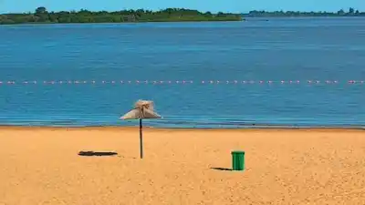 El Thompson ya recibe bañistas, pero el río tiene un número que inquieta