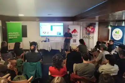 Más de 100 neuquinos se anotaron para aprender a usar la IA en el turismo: qué se llevaron