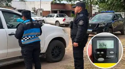Vecinos lo denunciaron por manejar a los tumbos y el test los dejó helados