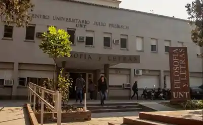 Cuatro policías entraron a Filosofía y Letras y la UNT no encuentra explicación