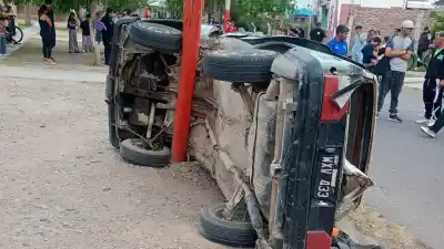 Micaela festejó el Día de la Madre con sus cinco hijos y minutos después un auto la dejó en terapia intensiva