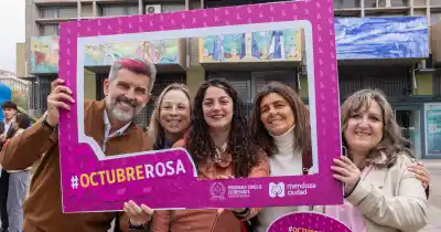 Se tiñó un mechón de rosa y contó lo que casi nadie se anima a decir del cáncer de mama