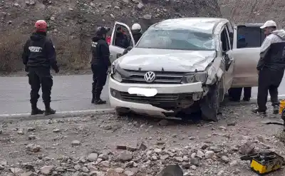 Volcó en plena Cuesta de Lipán: el operativo terminó casi cuatro horas después