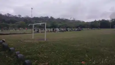 Se desplomó en pleno partido: el hombre de 70 años que no pudo salir de la cancha de La Mendieta