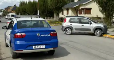 Quiso llevarse un auto con las llaves puestas, pero a los 15 metros lo frenó algo inesperado
